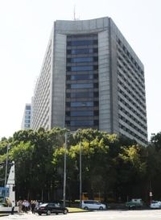 ヘリ販売預託疑い3人逮捕　10億円集金か、警視庁