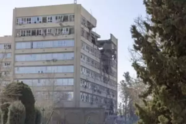 イラン在留邦人、初の退避　日本政府、バスで2人を隣国移送