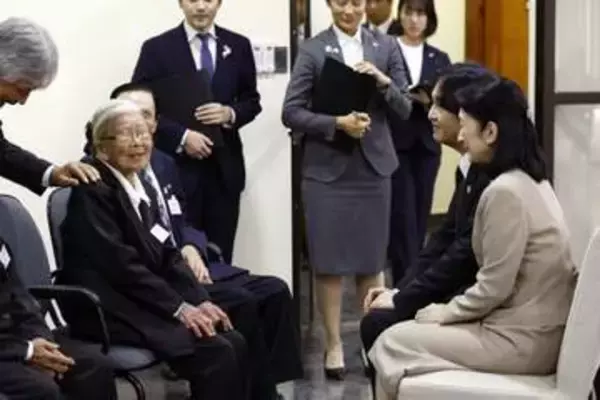 秋篠宮ご夫妻、日系人と懇談　パラグアイの移住地イグアス訪問