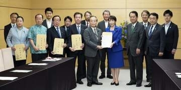 除染土「首都圏利用促進を」　首相に福島復興提言、自民