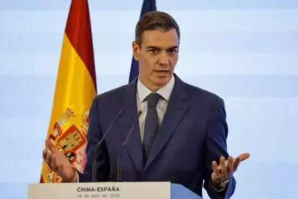 スペイン不法移民50万人合法化　首相「正義の行為」、欧米に一線