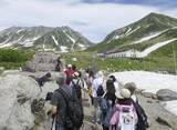 「立山連峰、軽装登山やめて　富山県警が呼びかけ」の画像1