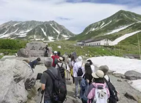 立山連峰、軽装登山やめて　富山県警が呼びかけ