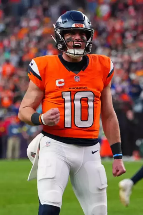 ブロンコスがプレーオフ進出　米プロフットボール、ラムズも