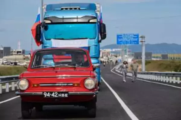 ロシアと北朝鮮結ぶ初の自動車橋　友好象徴、往来活発化へ開通