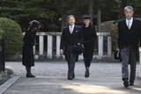 「両陛下、百合子さまの墓所に拝礼　東京・豊島岡墓地」の画像1
