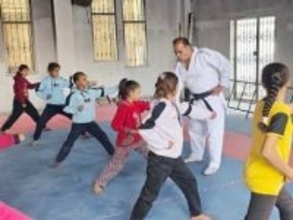 ガザの空手教室、子どもの支えに　全員初心者、空腹抱え練習