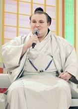 綱とり安青錦「今まで通りに」　福祉大相撲でトークショー