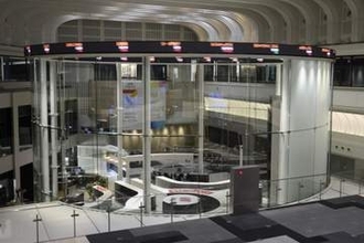 東証、午前終値6万5550円　前日大幅安の反動で買い優勢
