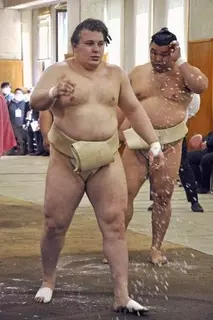かど番の安青錦、8番で5勝　時津風一門の連合げいこ