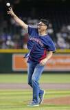 「大リーグ、斎藤隆さんが始球式　大谷が先発登板の試合」の画像1