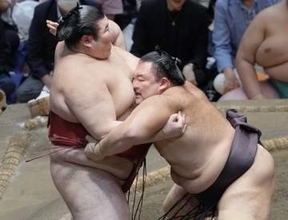 大の里2敗目、安青錦ら3敗守る　大相撲秋場所13日目