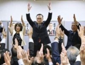 鳥取市長に現職深沢氏が4選　無所属新人2氏破る