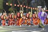 「「盛岡さんさ踊り」華やかに開幕　笛の音合わせ舞う」の画像1
