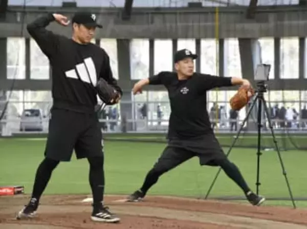 田中将「順調にきている」　則本と共演、巨人合同練習