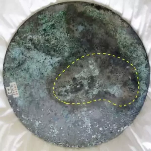 天理大所蔵鏡は富雄丸山古墳出土　銅板と痕跡一致、副葬品か