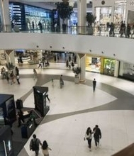 イラン周辺国、邦人に緊張と困惑　響く爆撃音「寝られない」