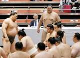 「大の里、夏場所出場に暗雲　左肩痛で相撲取らず、途中で帰路」の画像1