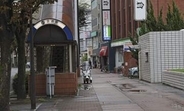 路上で女性刺される、北九州　20代、男は逃走
