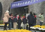 「南京市民「歴史忘れない」と献花　街で黙とう、クラクション」の画像1