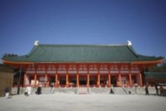 平安神宮の大極殿、色鮮やかに　塗装修理と耐震補強工事が完了