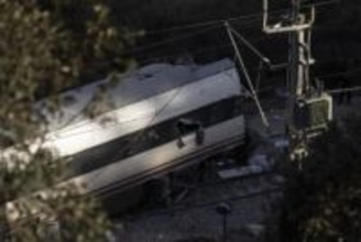 スペイン脱線死者40人に　首相視察、3日間の服喪宣言