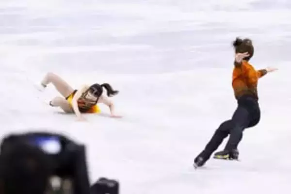 失意の長岡柚奈、涙止まらず　フィギュアのペアSP