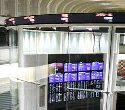 東証、午前終値は5万5997円　一時400円超安、急上昇の反動