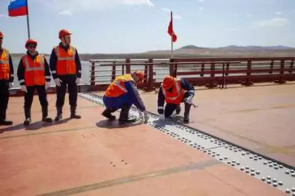 ロシア北朝鮮国境、自動車橋連結　両国が完了式典