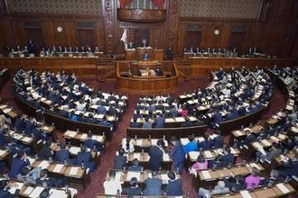 法相、再審制度「反省迫られる」　改正案が衆院審議入り