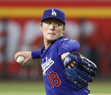 山本、好投も12勝目ならず　村上は2戦連続26号