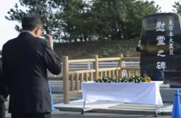 「海を見ると思い出す」　津波被害の千葉・旭で献花