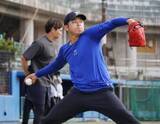 「中日・松山、155キロを計測　オリックス・岩崎らと練習公開」の画像1