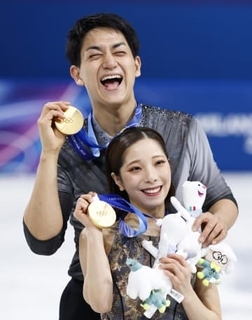 りくりゅうペア、金メダル　二階堂、小林陵の日本6位