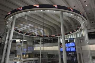 東証終値、613円安　半導体関連銘柄などに売り続出