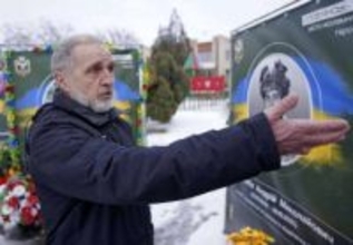 「この土地を奪うなら私を殺せ」　ウクライナ最前線に残る父母