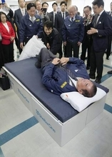 石破氏「災害備蓄早期に」　防災庁見据え自民展示会