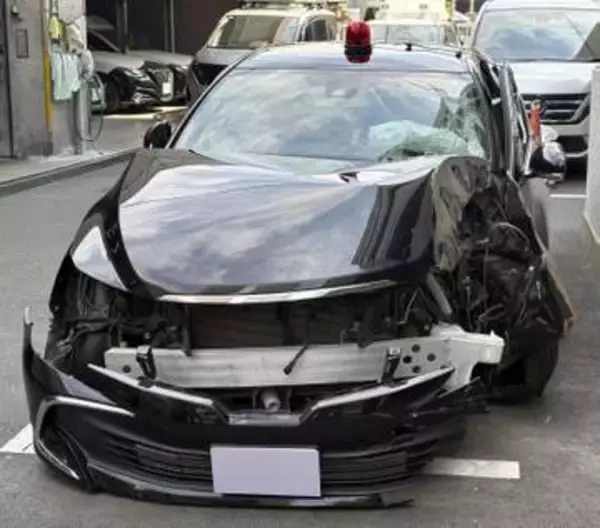 偽の覆面パトカーで重傷事故　飲酒危険運転疑い男逮捕、警視庁