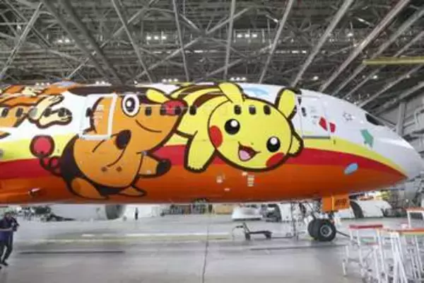 ポケモン30周年で特別機　全日空が公開、赤モチーフ