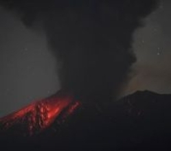 桜島で噴火、噴煙4400mに　熊本、宮崎にも降灰予報