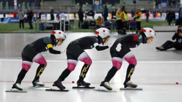 女子団体で日本3位　スピードW杯第4戦