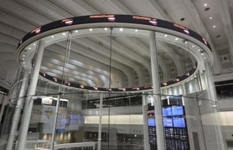 東証、午前終値は5万2931円　米欧対立懸念、金利上昇