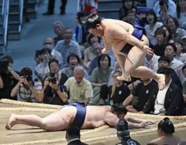 大の里3敗、豪ノ山は初金星　霧島は4連勝、豊昇龍3勝目