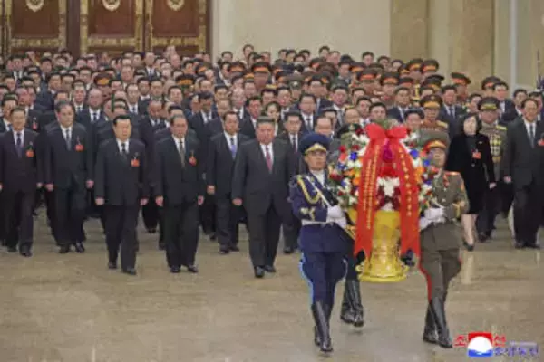 金正恩氏、太陽宮殿を訪問　党大会終え、幹部と結束