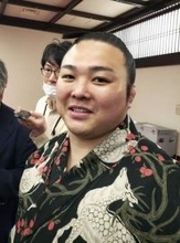 復帰の炎鵬に「おかえり」　力士会に出席