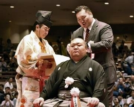 白鵬さん「びっくりした」　宮城野部屋消滅に言及