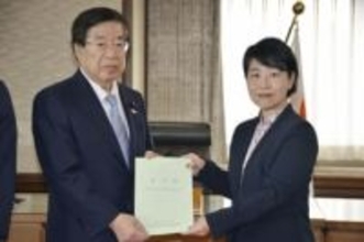 外国人急増「在留管理適正化を」　入管政策懇談会が法相に報告書