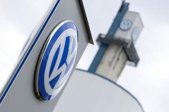 VW、大規模再建策を承認　5万人追加削減が「必要」
