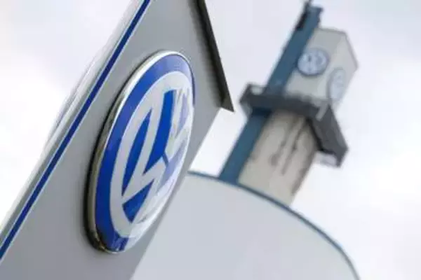 VW、大規模再建策を承認　5万人追加削減が「必要」