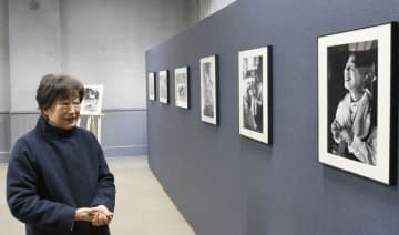水俣病患者の日常、写真に　故塩田武史さん作品展、熊本で